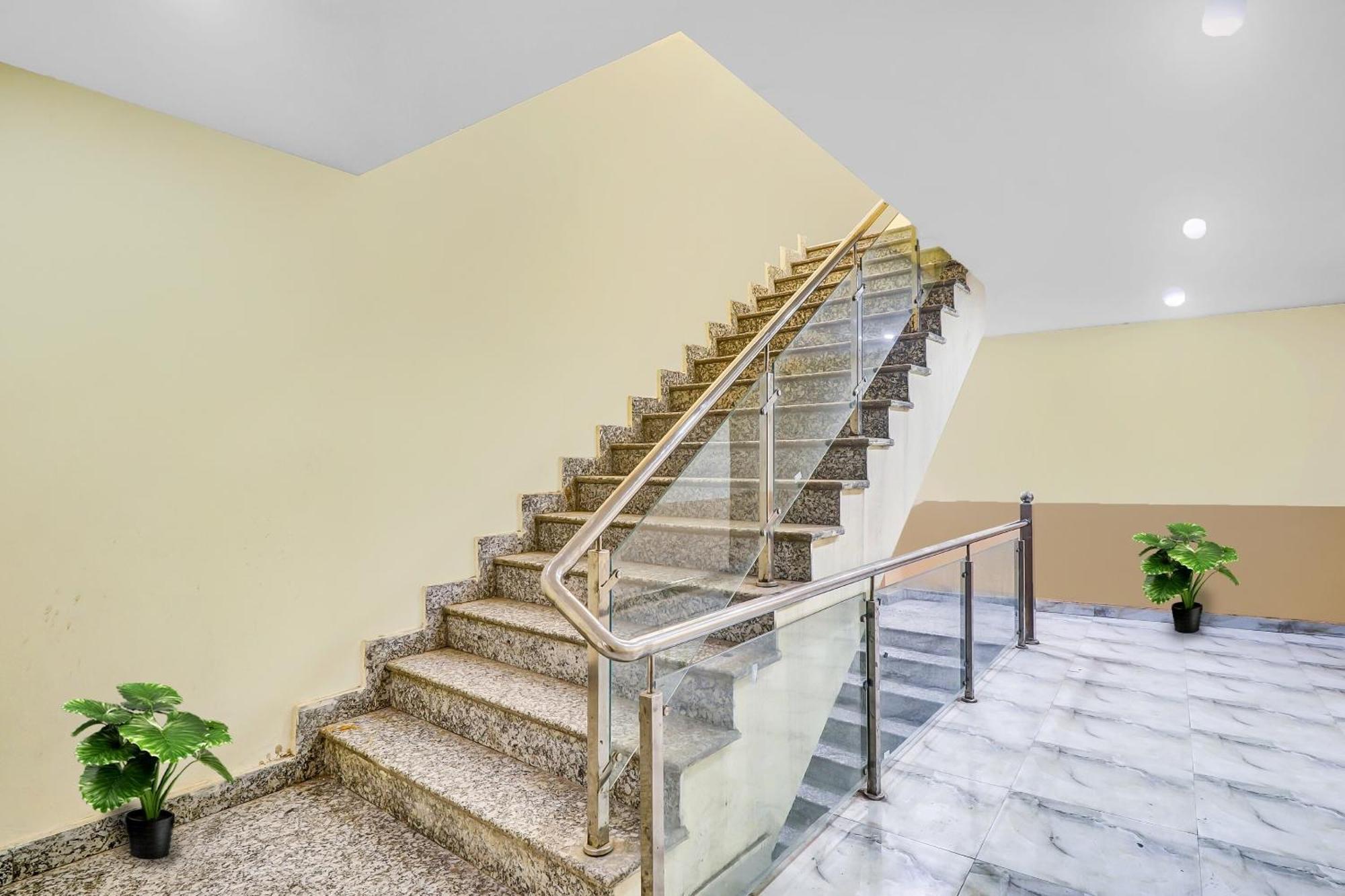 ניו דלהי Hotel O Prince Home Stay Near Ambience Mall מראה חיצוני תמונה